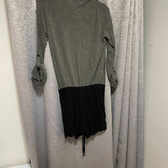 SPLENDID Shorts Romper w 3/4 Sleeves - Best for Travel - Size S (Read Descript.) - Picture 2 of 8